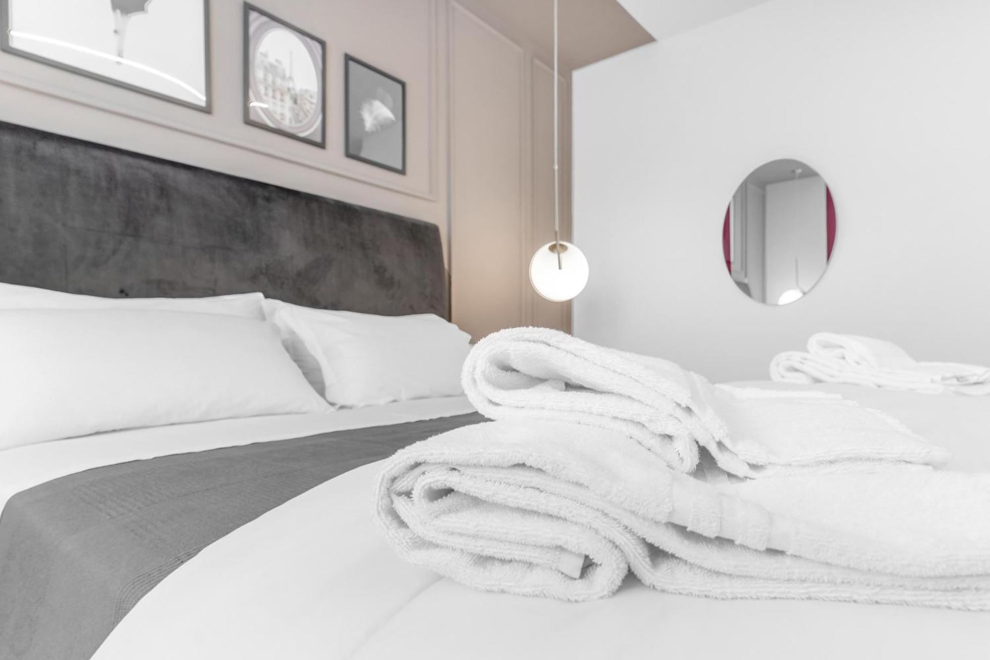 -Free Pool And Parking- Garda House Apartments Castelnuovo del Garda Exterior foto